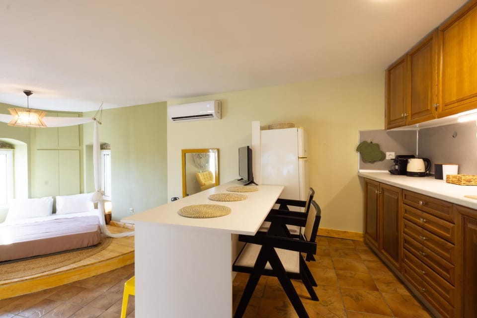 Bed, TV and multimedia, Kitchen or kitchenette, air conditioner