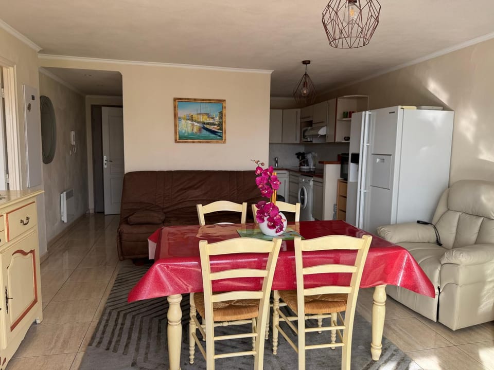 T2 climatisé au cœur de Cavalaire, avec terrasse, garage, proche des plages et commerces- Onda di mar Apartment in Cavalaire-sur-Mer