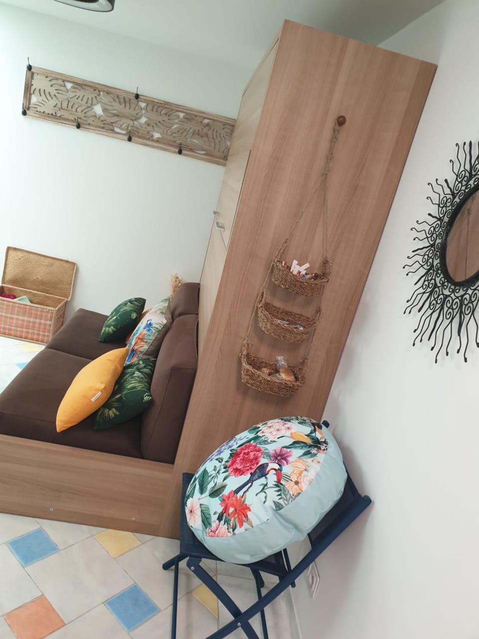 Living room, Decorative detail, Lunch