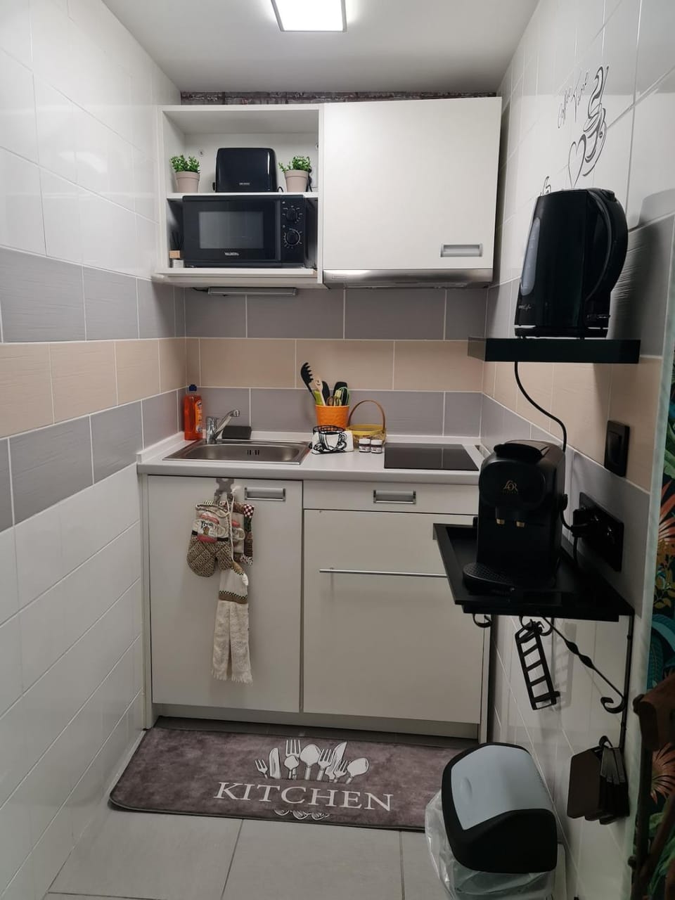 Coffee/tea facilities, Kitchen or kitchenette, Breakfast, microwave, stove, toaster