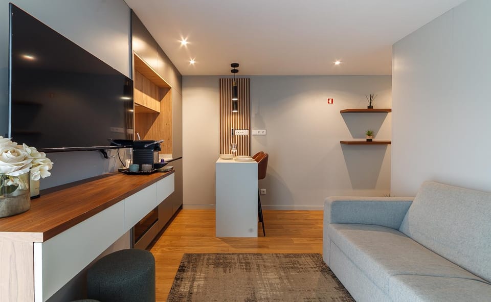 TV and multimedia, Kitchen or kitchenette, Seating area