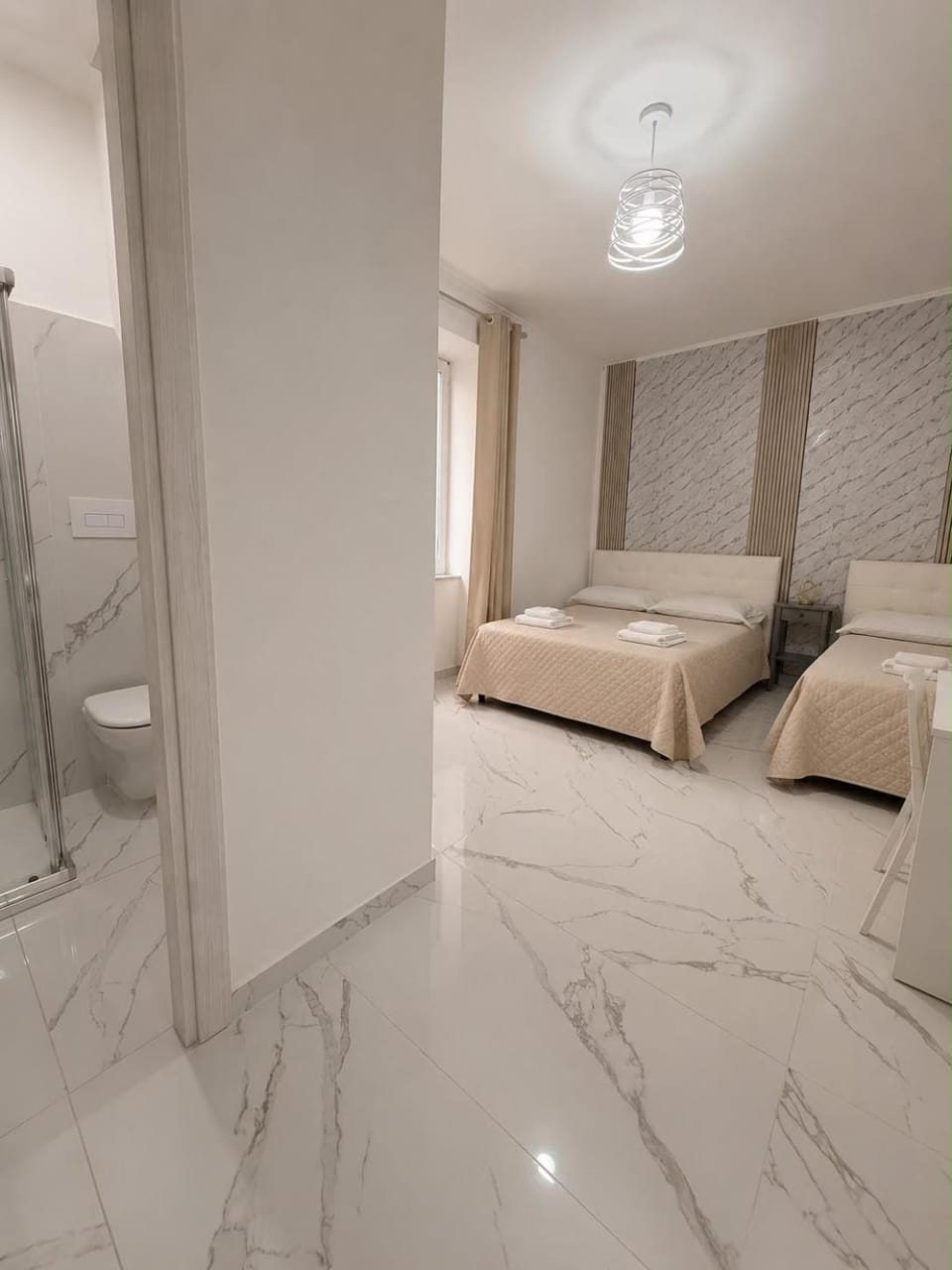 Bed, Bathroom, Photo of the whole room, Bedroom, towels