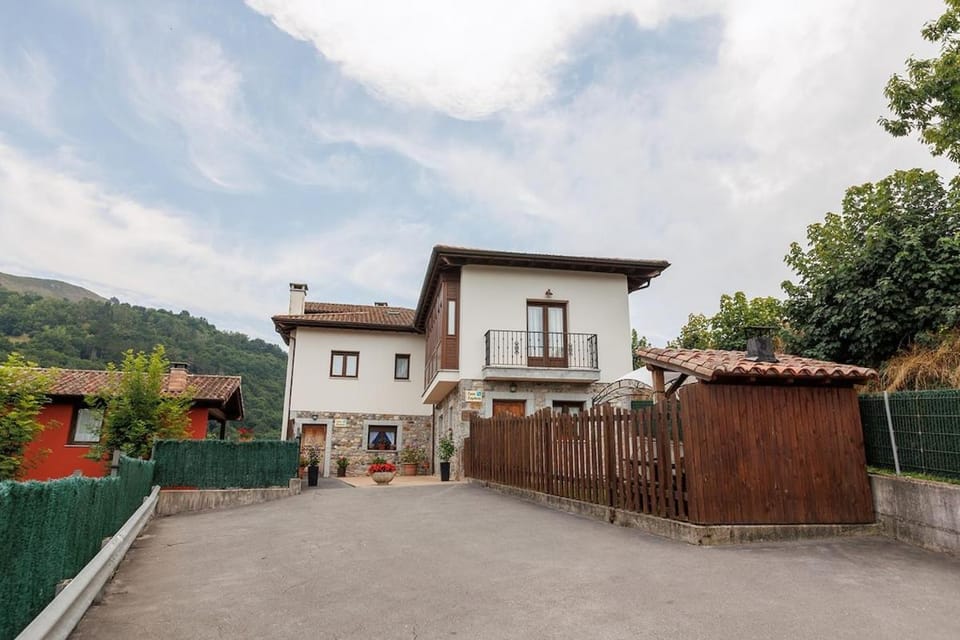 Property building, Patio, Natural landscape, Mountain view, Parking