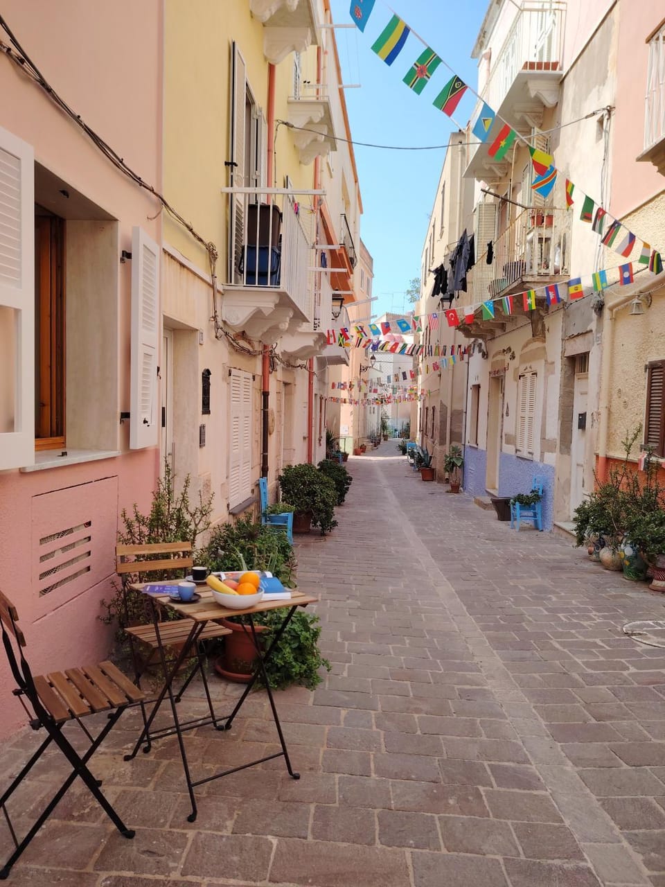 Patio, Day, Neighbourhood, Quiet street view