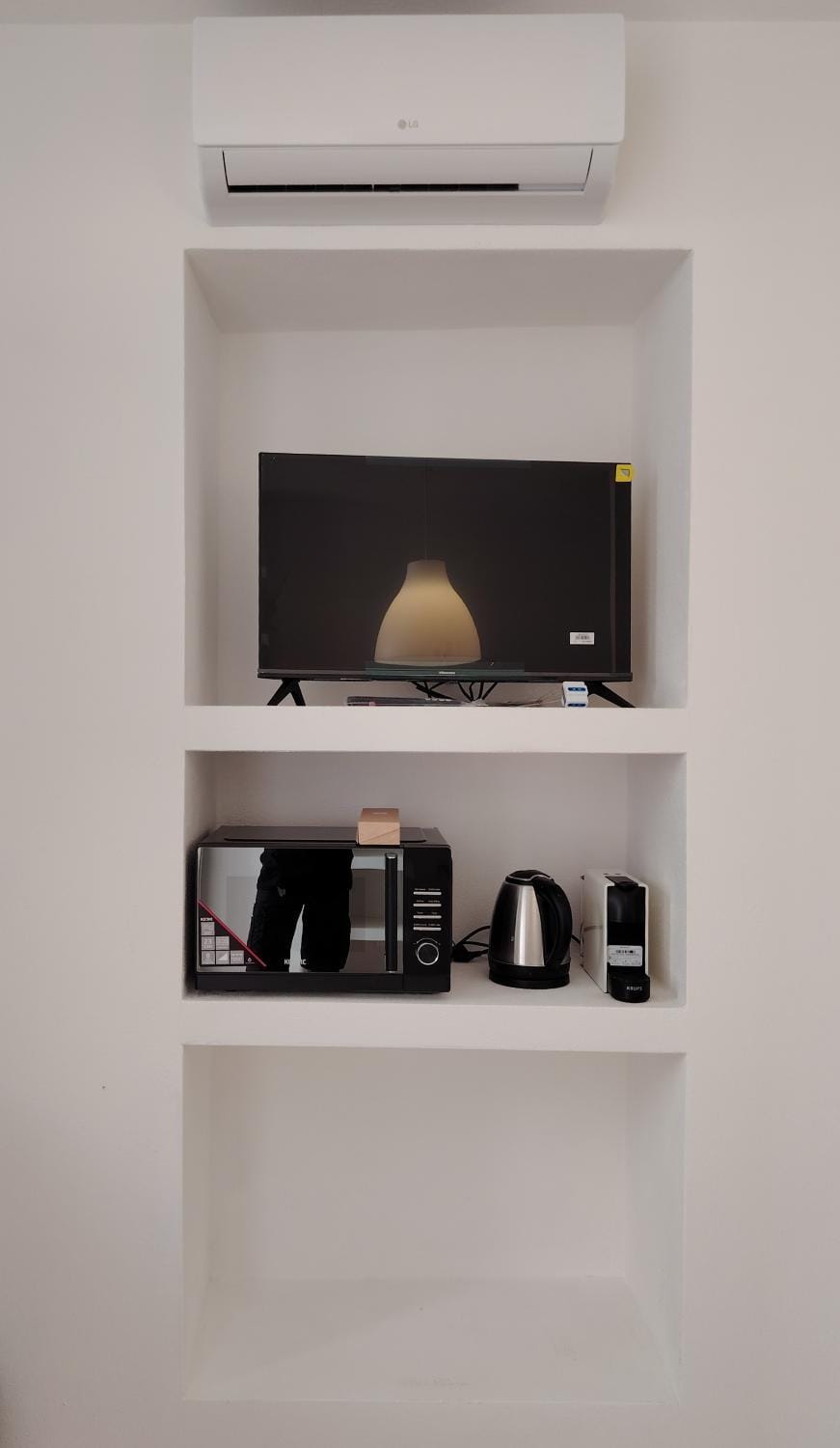 TV and multimedia, Breakfast, microwave, air conditioner