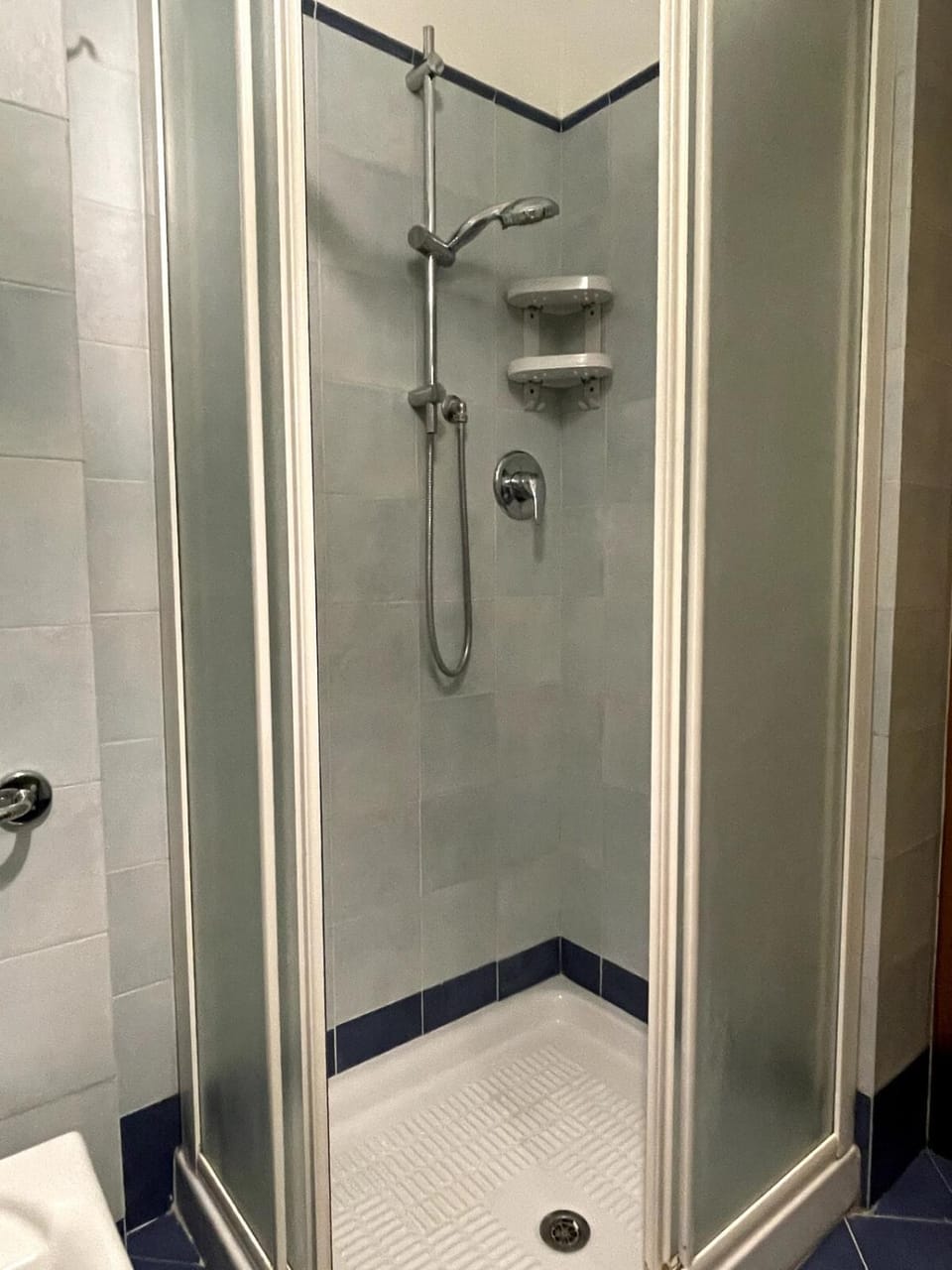 Shower, Bathroom, towels