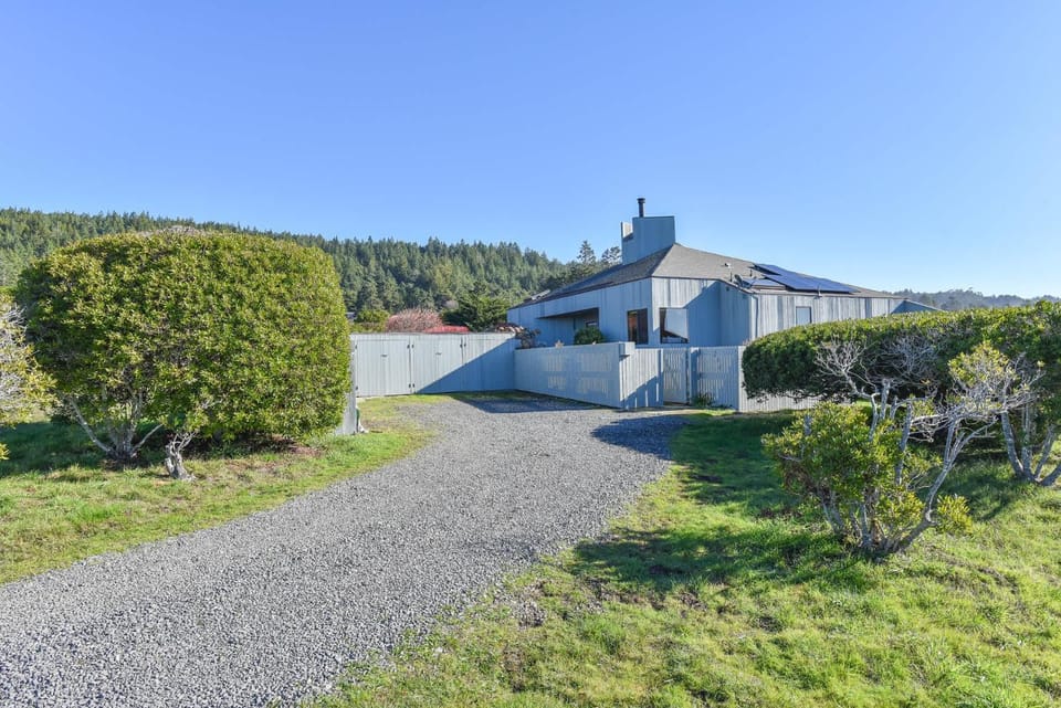Kabella - Pet Friendly With Hot Tub House in Sonoma County