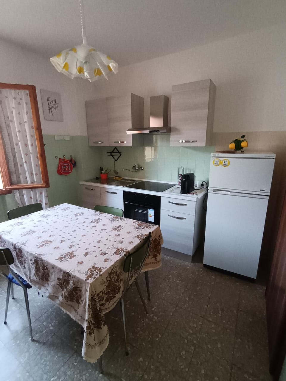 Kitchen or kitchenette, Dining area, oven, stove