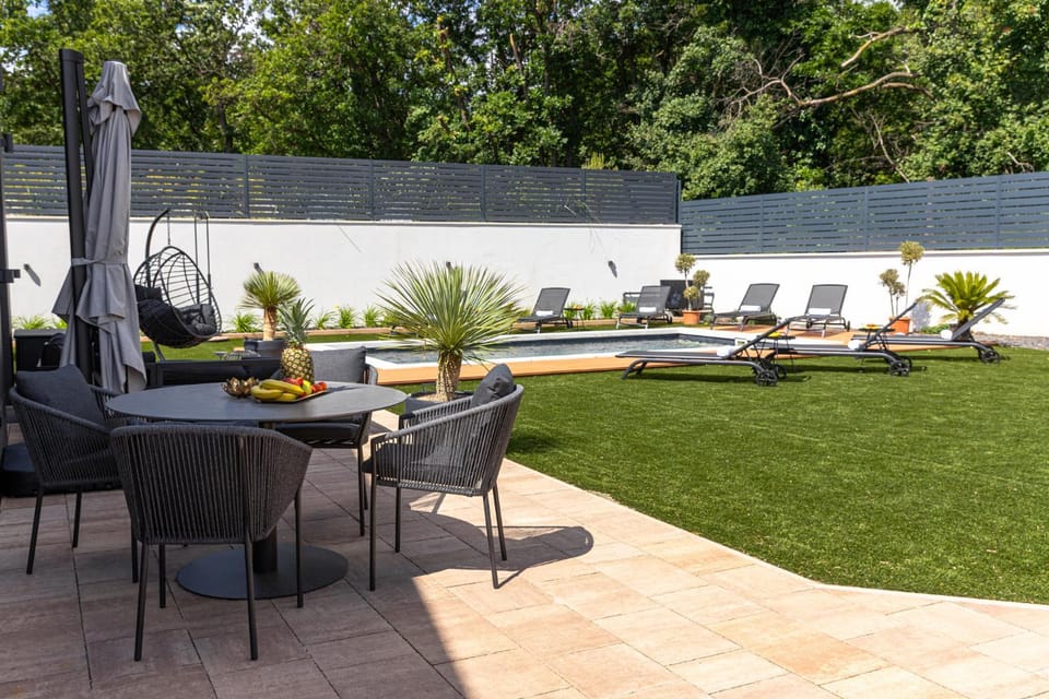 Patio, Spring, Day, Garden, Garden view, Swimming pool, sunbed