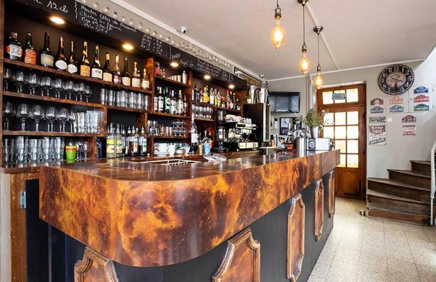 Lounge or bar, Lounge or bar