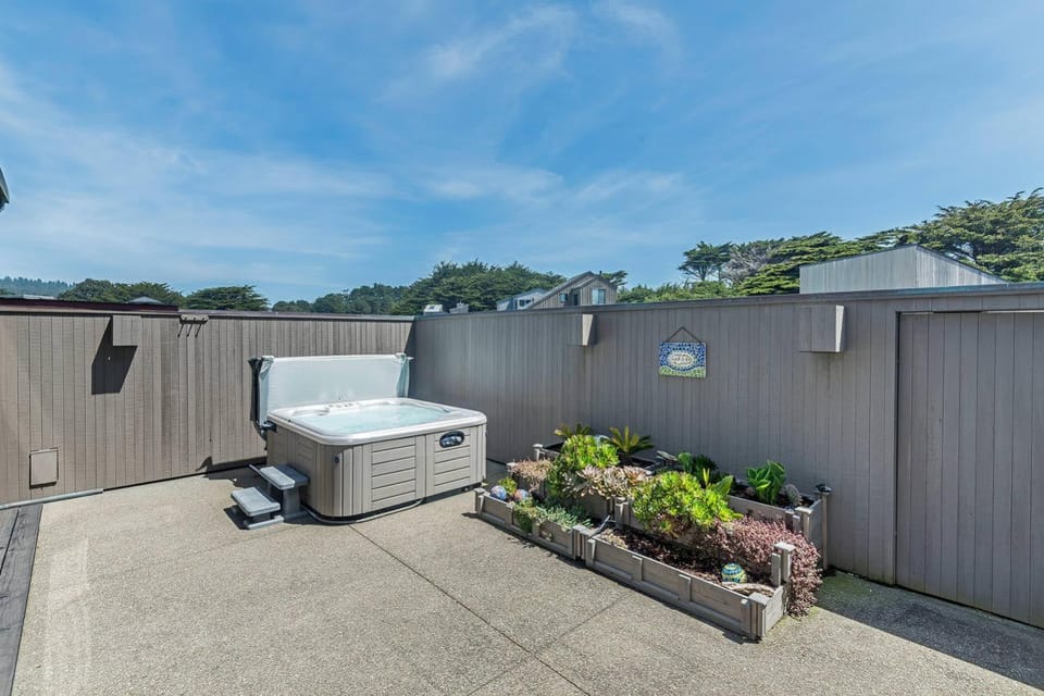 La Costiera Ocean & Bluff Views With Hot Tub House in Sonoma County