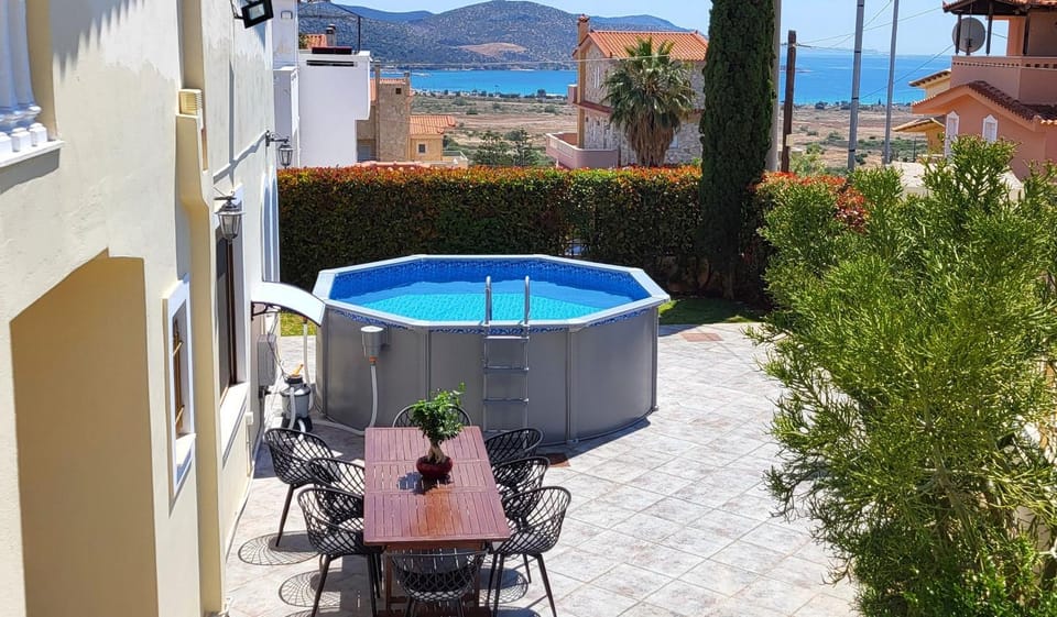 Dining area, Swimming pool