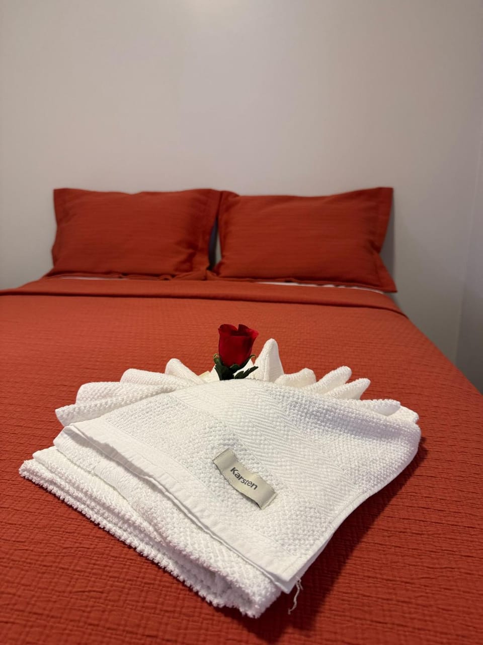 Bed, Photo of the whole room, towels