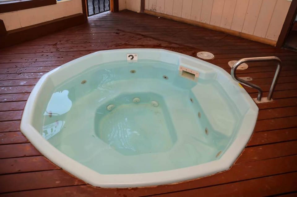 San Sierra #16 Hot Tub Sauna Near Skiing House in Mammoth Lakes