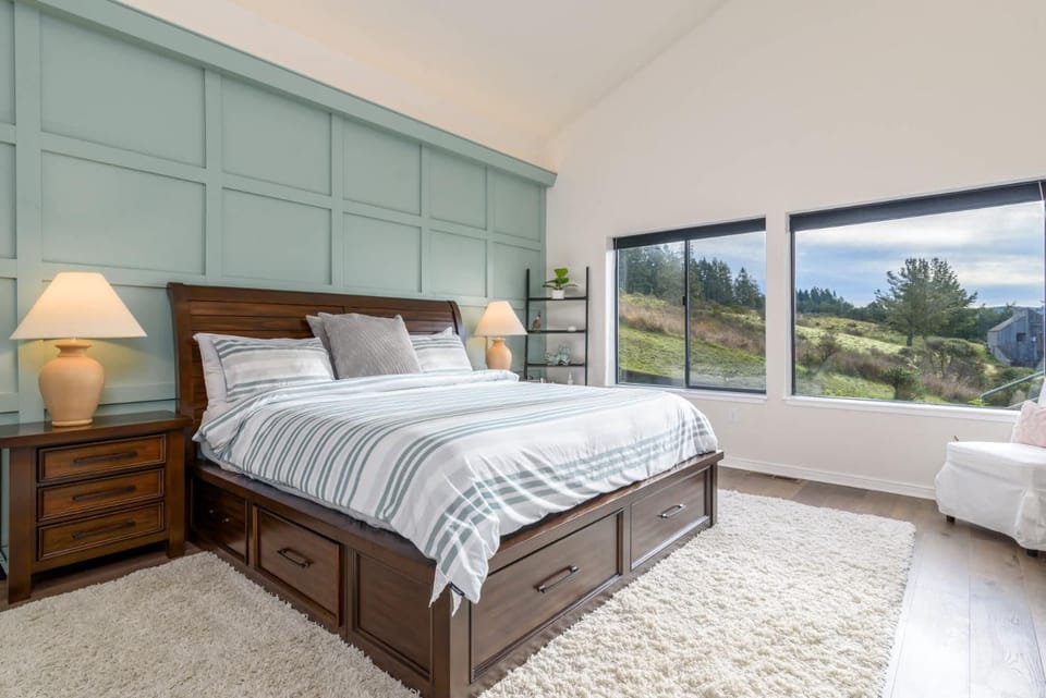 Hillside Family Home for 10 With Panoramic Ocean Views House in Sonoma County