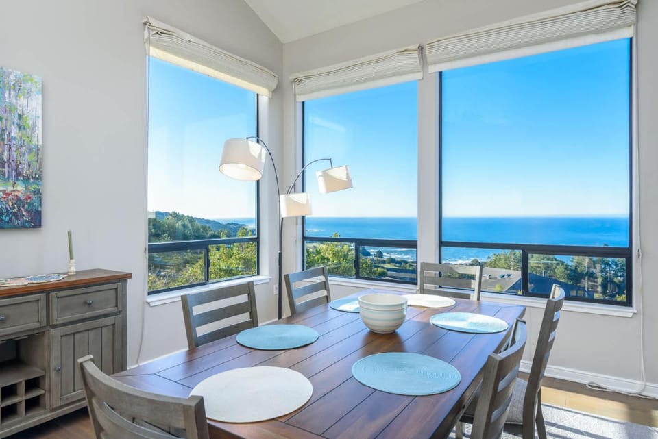 Hillside Family Home for 10 With Panoramic Ocean Views House in Sonoma County