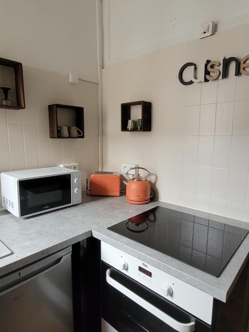 Kitchen or kitchenette, stove
