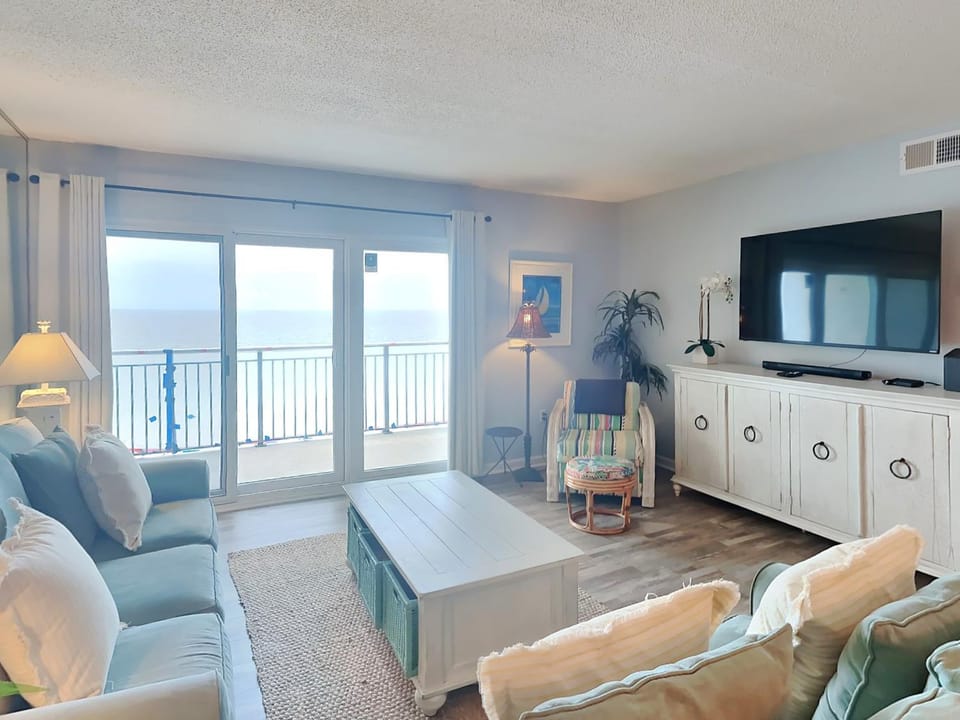 TV and multimedia, Balcony/Terrace, Living room, Seating area, Sea view, furniture