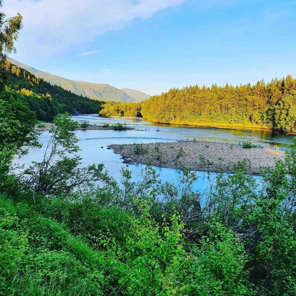 Enkel hytte i vakre Reisadalen Campground/ 
RV Resort in Lapland