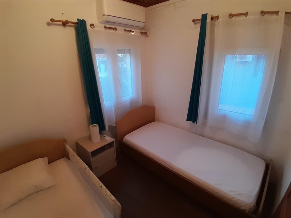 Bed, Night, Photo of the whole room, Bedroom