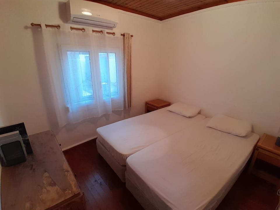 Night, Photo of the whole room, Bedroom