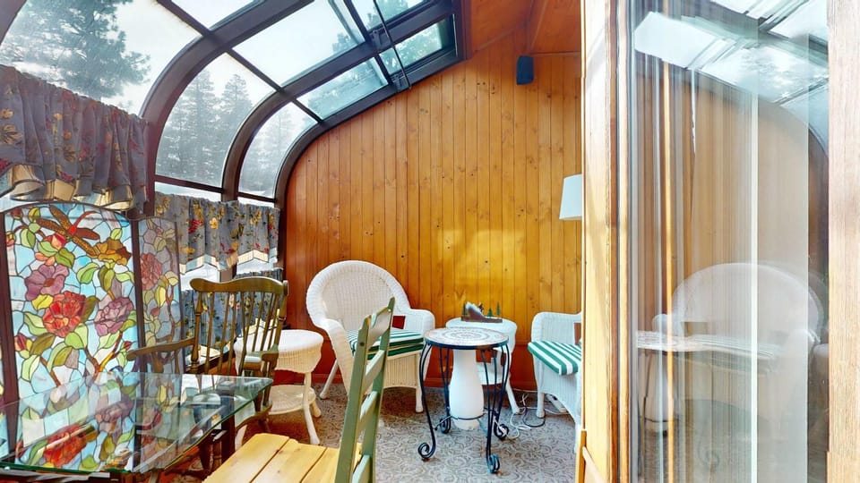 Serene Sierra Sanctuary Experience Mammoth Magic House in Mammoth Lakes