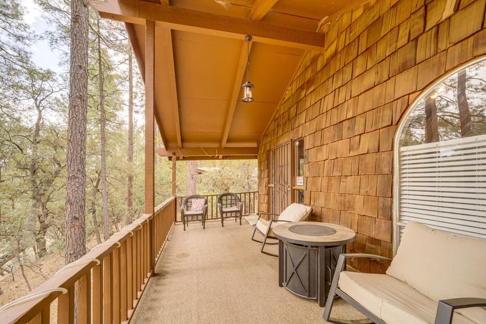 Near Fossil Creek & Trails: Scenic Pine Cabin! Cabin in Strawberry
