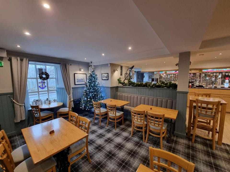 Restaurant/places to eat, Lounge or bar