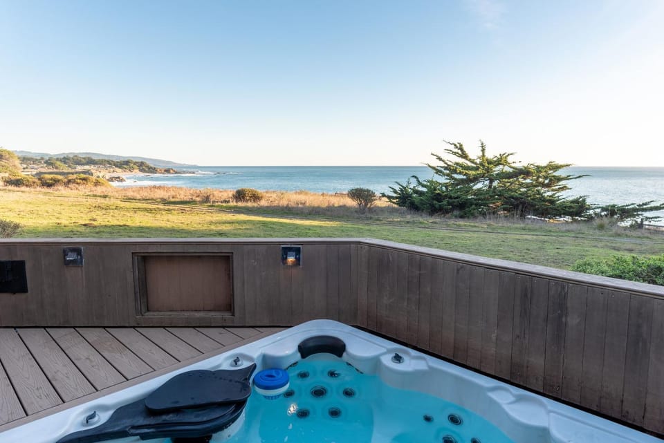 Pelican's Landing - Amazing Views & Hot Tub House in Sonoma County
