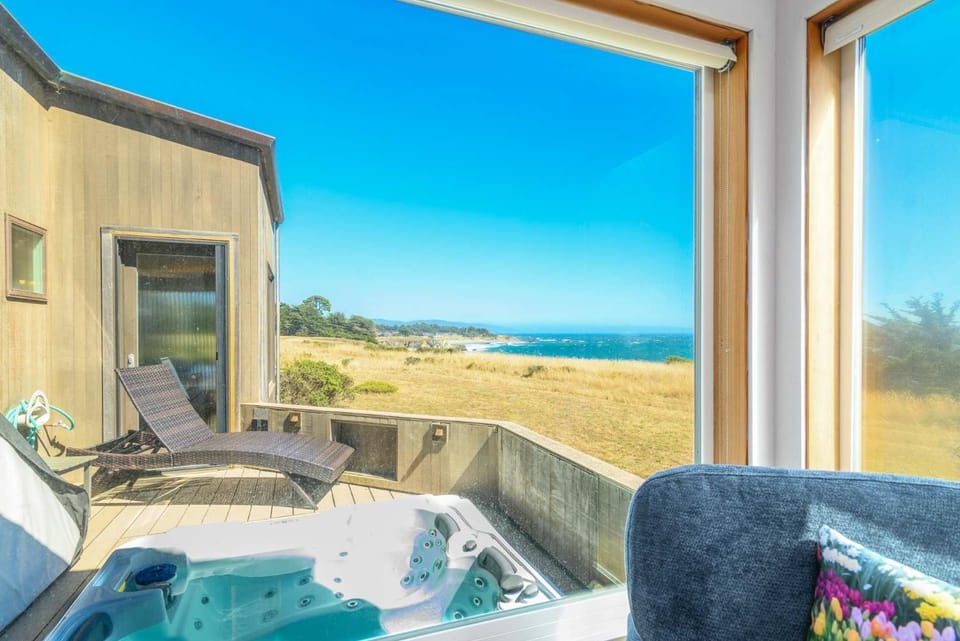 Pelican's Landing - Amazing Views & Hot Tub House in Sonoma County