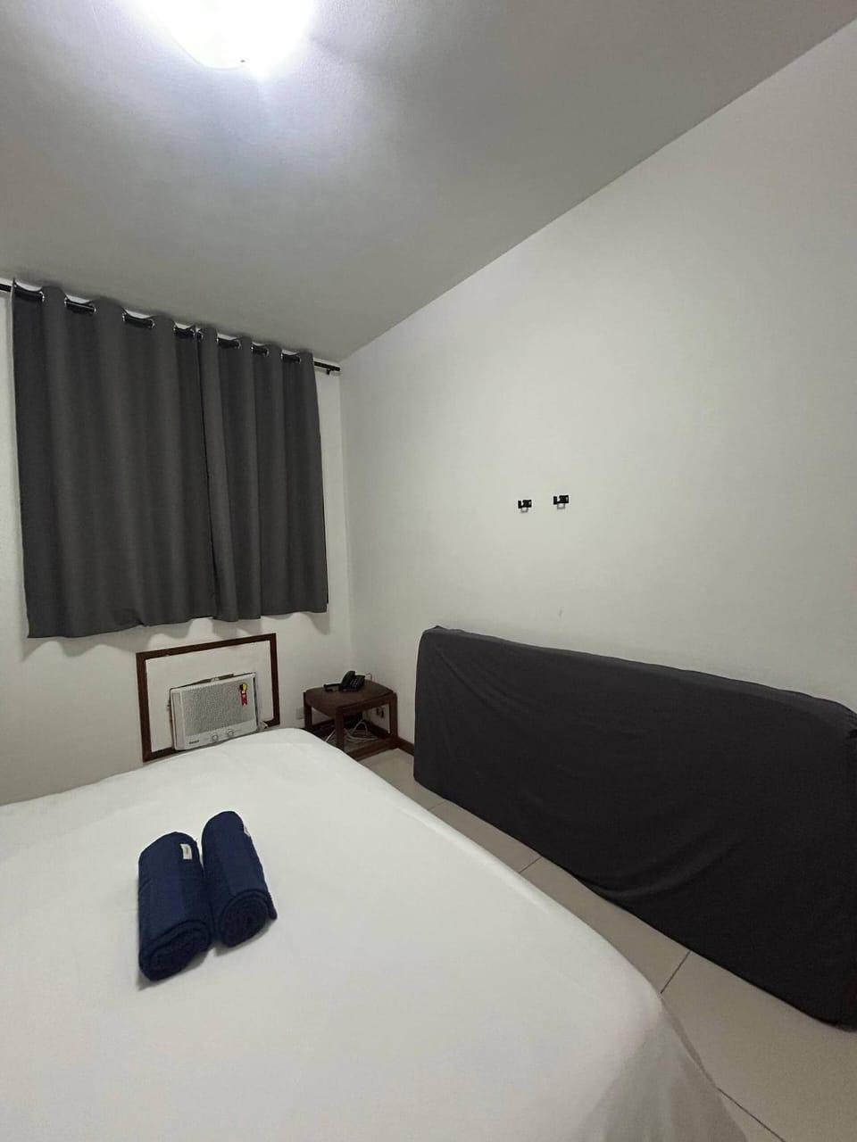 Bed, Photo of the whole room, Bedroom, air conditioner