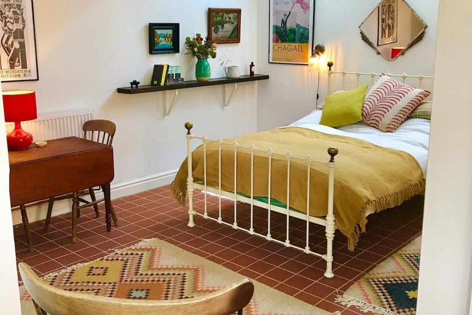Bed, Living room, Bedroom