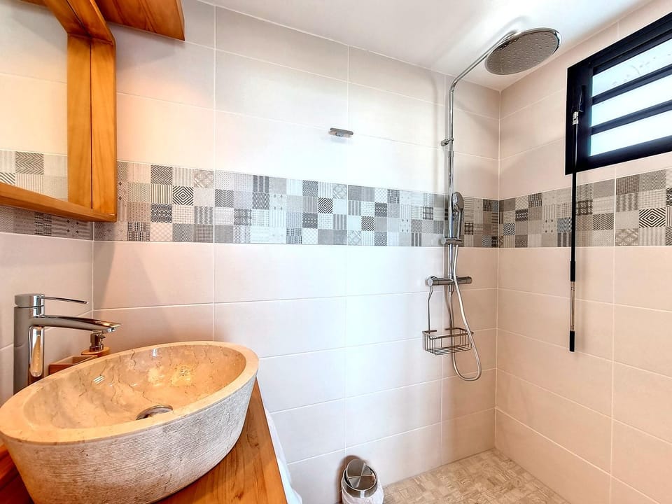 Shower, Bathroom, towels
