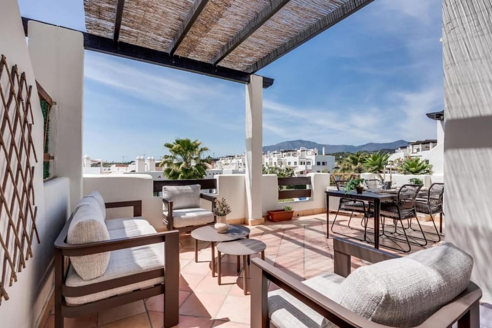 Patio, Balcony/Terrace, Balcony/Terrace, Seating area, Mountain view