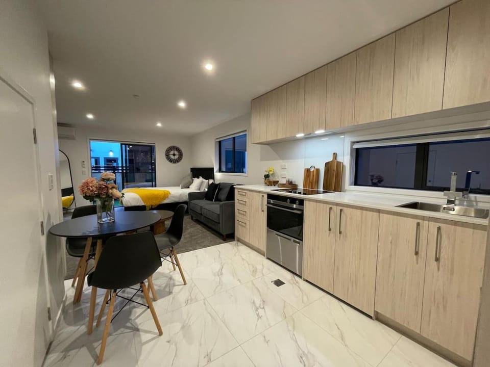 Stylish and Lush CBD Studio Apartment in Christchurch