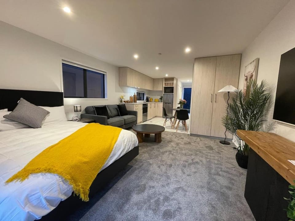Stylish and Lush CBD Studio Apartment in Christchurch