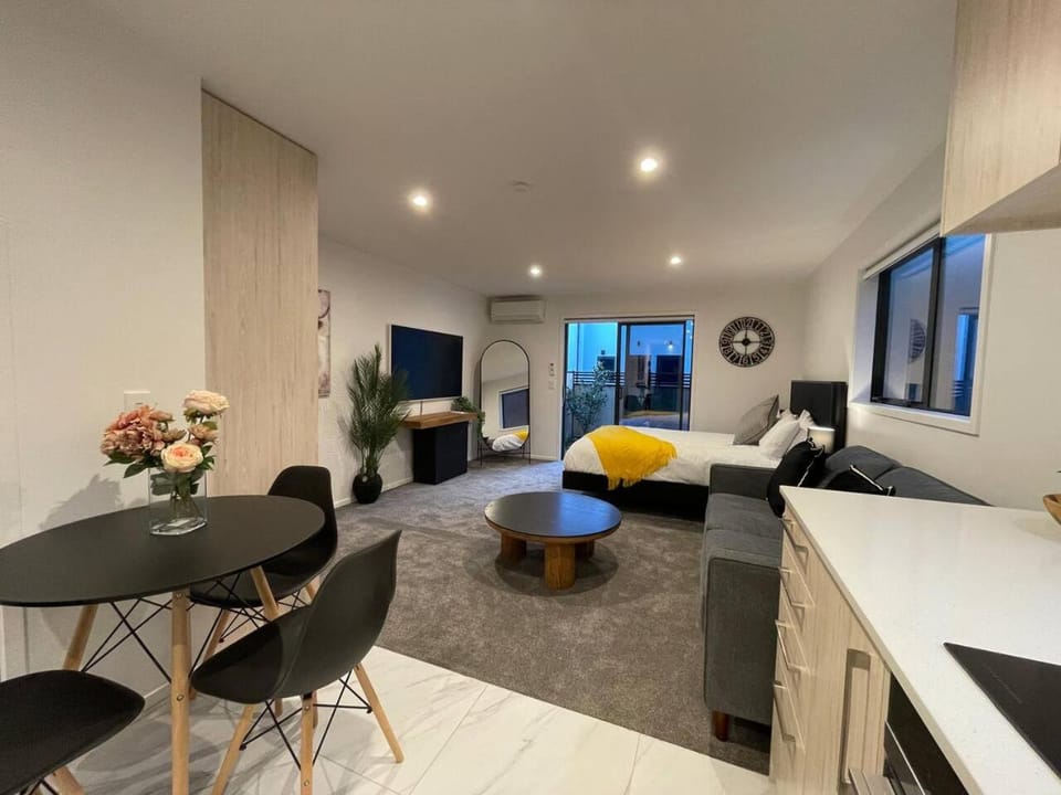 Stylish and Lush CBD Studio Apartment in Christchurch