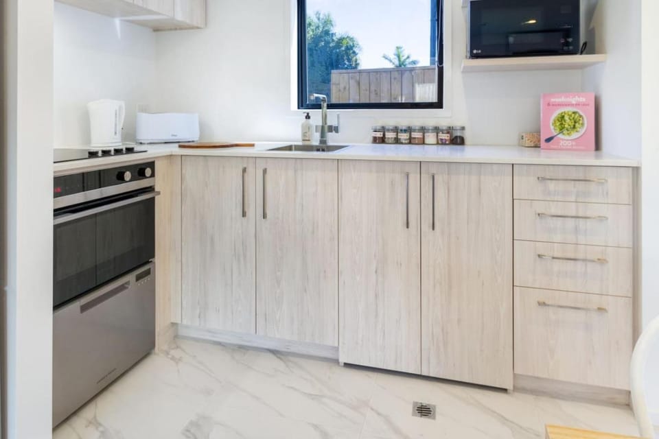 Stunning Mount Albert 2 Bed House in Auckland