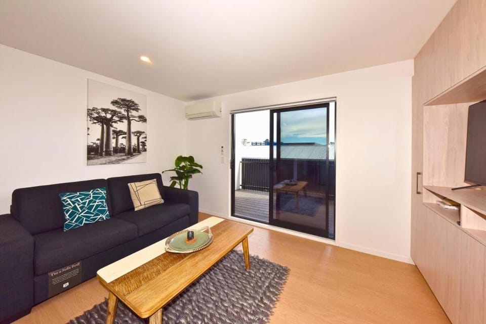 Spacious CBD 1-Bed 1-Bath Apartment in Christchurch