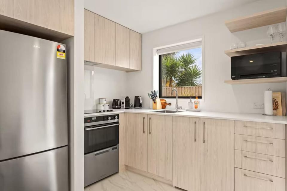 Vibrant 2 bed Henderson Abode House in Auckland