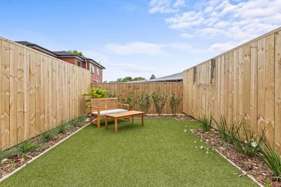 Warm and Bright 2 Bed Townhouse House in Auckland