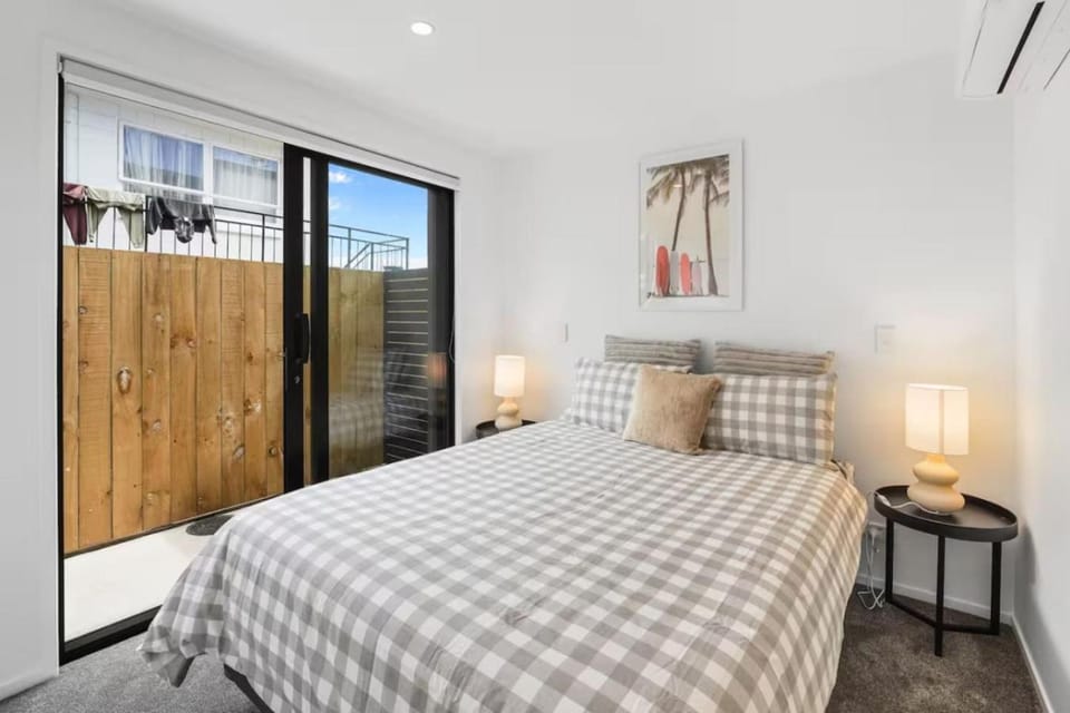 Vibrant Tauranga 2 Bed 2 Bath House in Tauranga