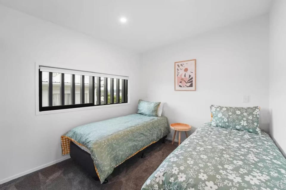 Vibrant Tauranga 2 Bed 2 Bath House in Tauranga