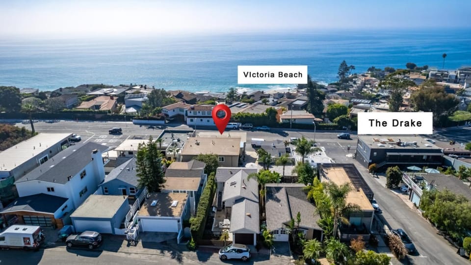 Penthouse Steps from Victoria Beach 180 degree ocean views Apartment in Laguna Beach