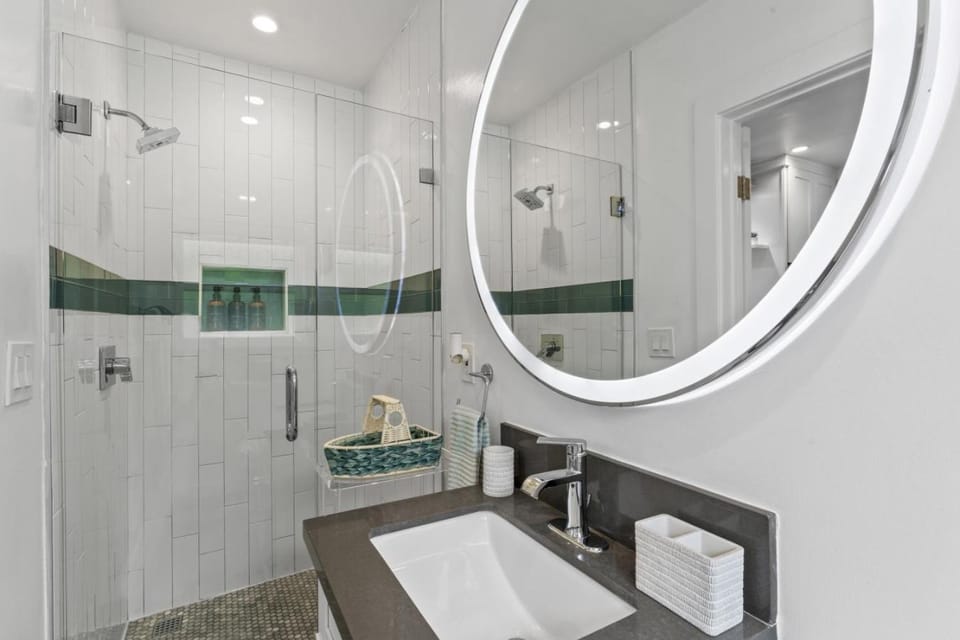 Ocean VIEWS Steps from Victoria Beach Lux Design Apartment in Laguna Beach