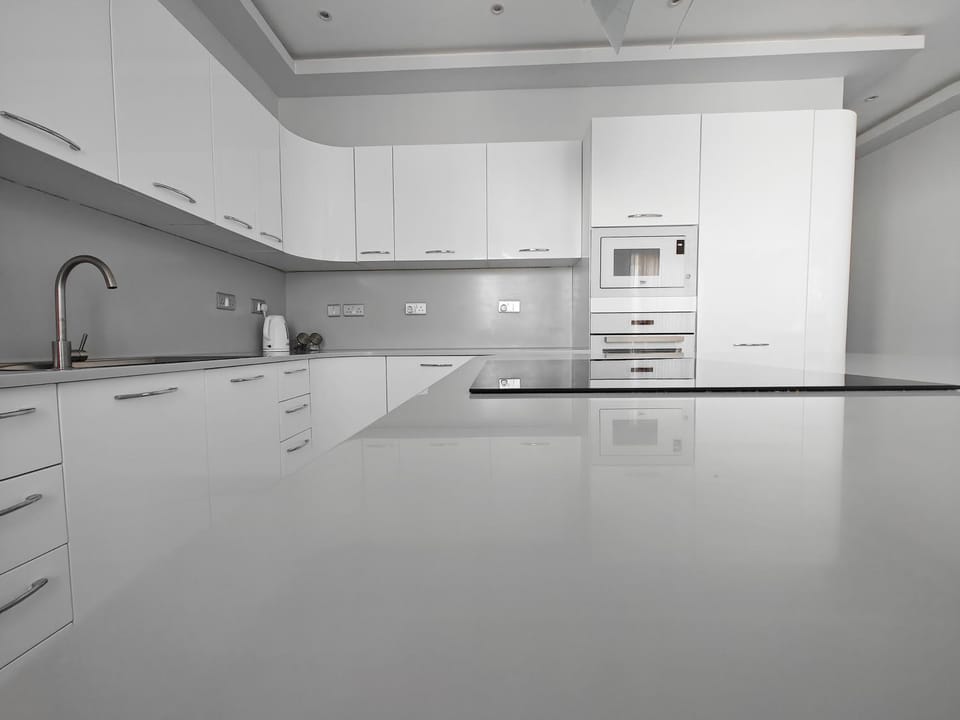 Coffee/tea facilities, Kitchen or kitchenette, microwave, stove