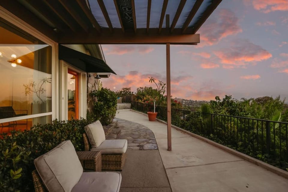 Overlooking Luxury - Pool Heat - Spa - Games House in Whittier