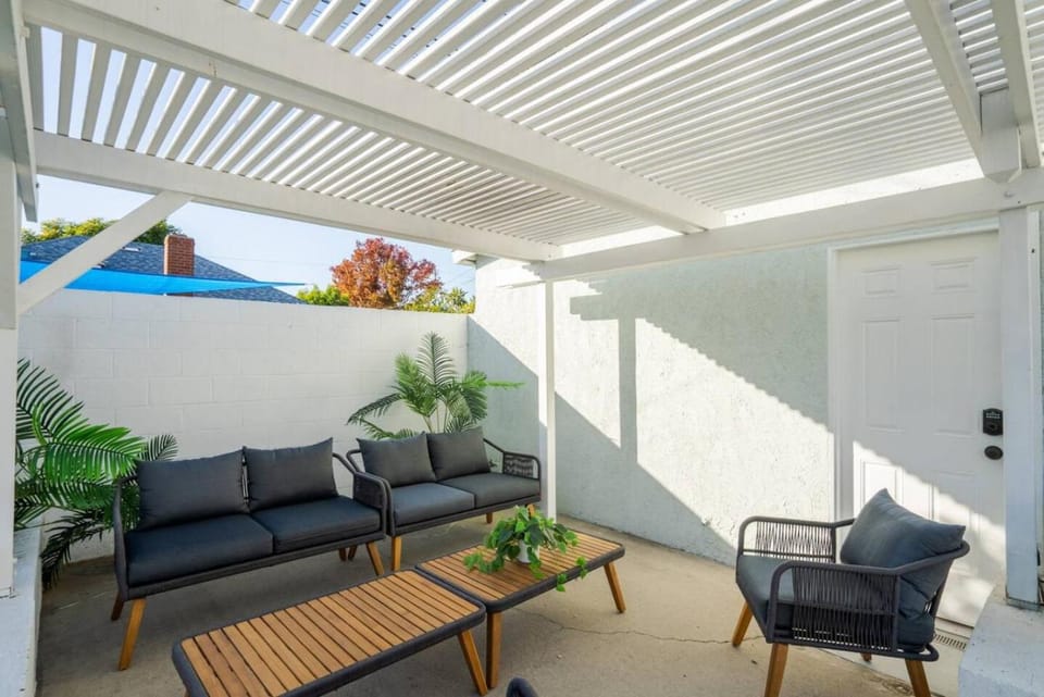 Splash Haven-Heated Pool-Huge Living Area-Sleeps 8 House in Long Beach