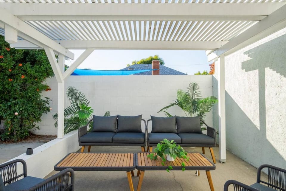 Splash Haven-Heated Pool-Huge Living Area-Sleeps 8 House in Long Beach