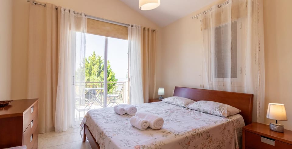 Villa Albina - Elegant 3BR Retreat with Private Pool near Coral Bay House in Peyia